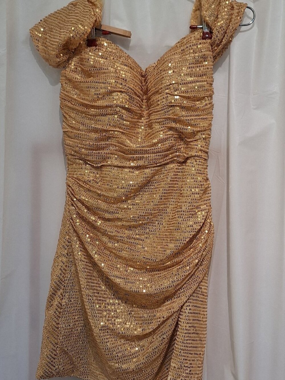 Gorgeous, Gold Sequined Cocktail Dress Size 4 NWT HOT!!!!!